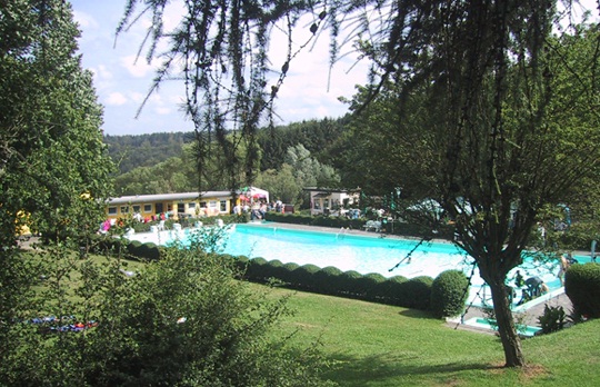 Das Vielbrunner beheizte Freibad (Foto: N. Allmann)